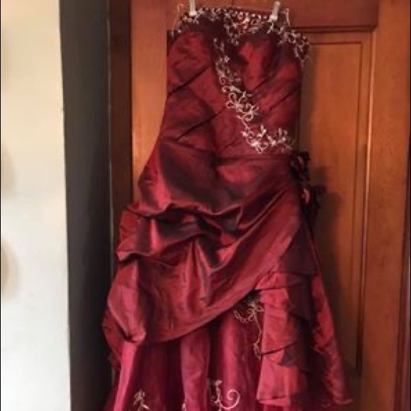 Prom dress - Picture 1 of 2